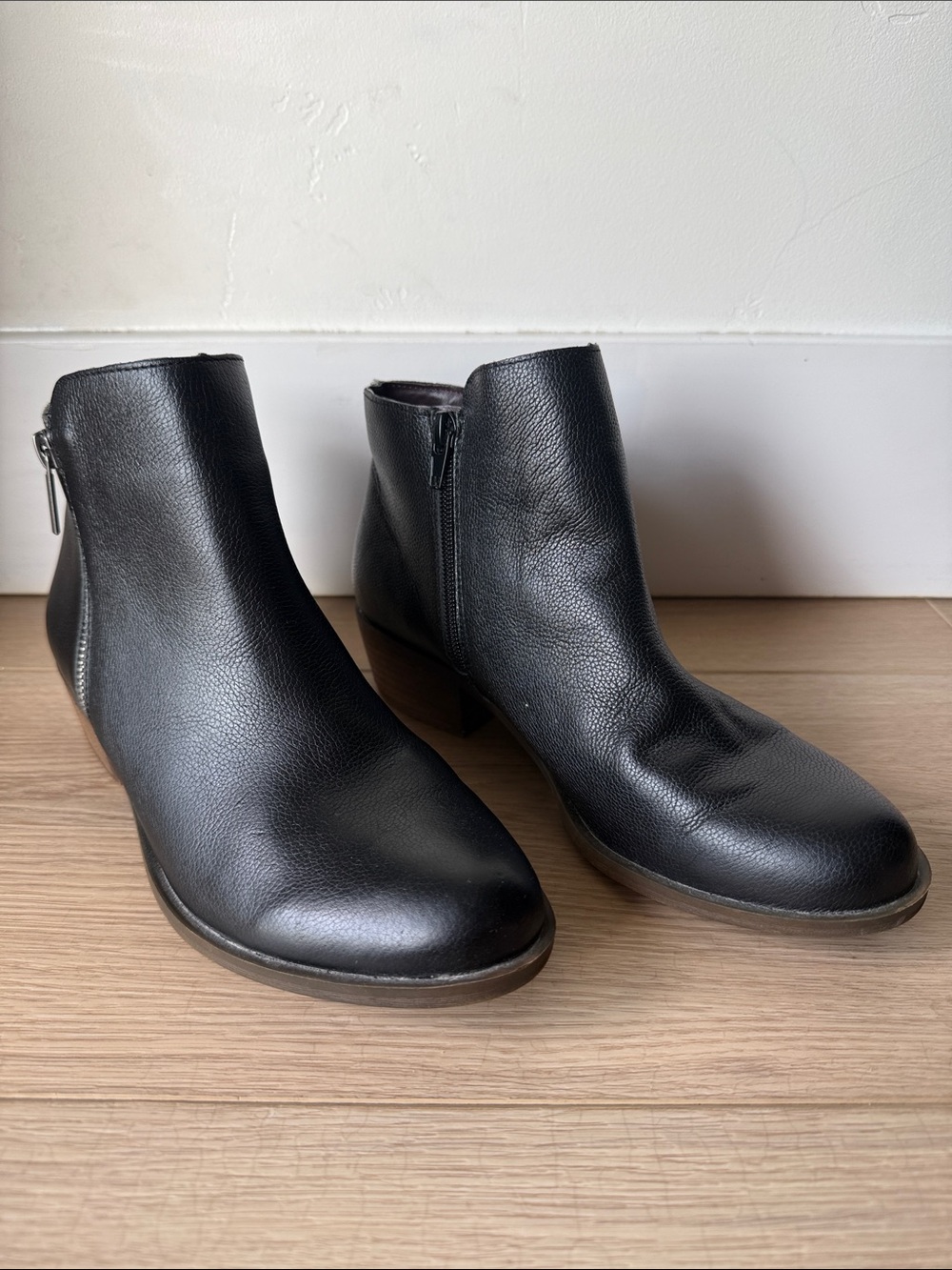 Black Leather Ankle Boots Zipper Low Block Heel Booties Kensie Ghita Size 8.5